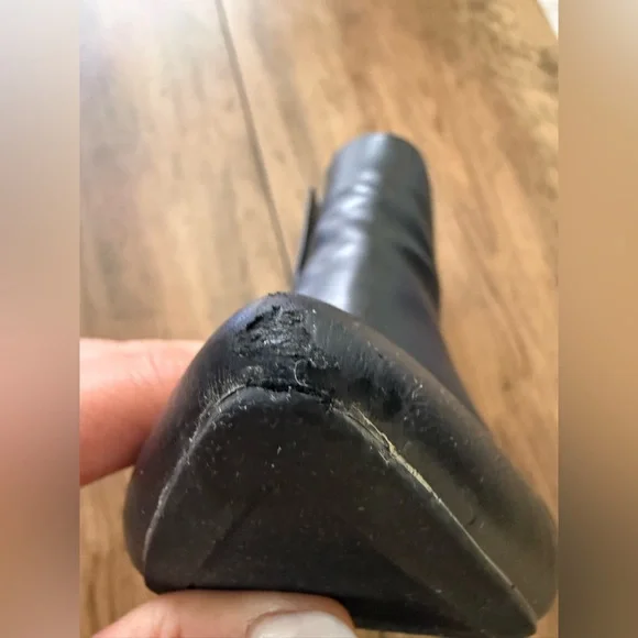 Women Black Boots - Picture 3 of 5